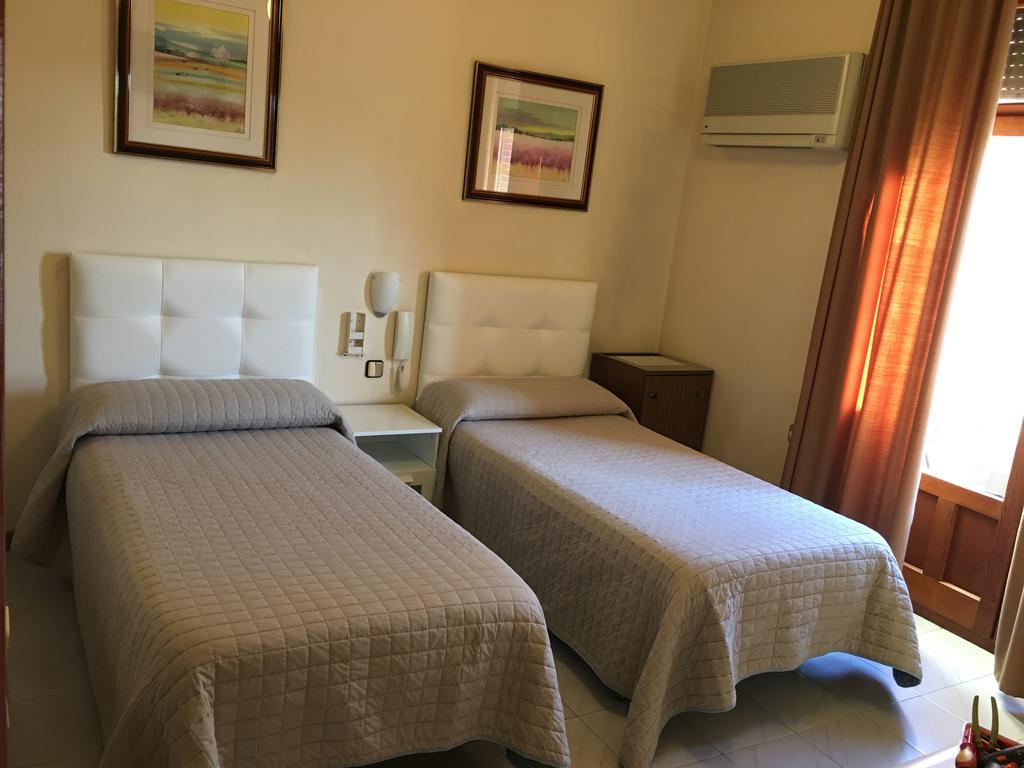 Hostal Cervantes Ξενοδοχείο Valdemoro Εξωτερικό φωτογραφία