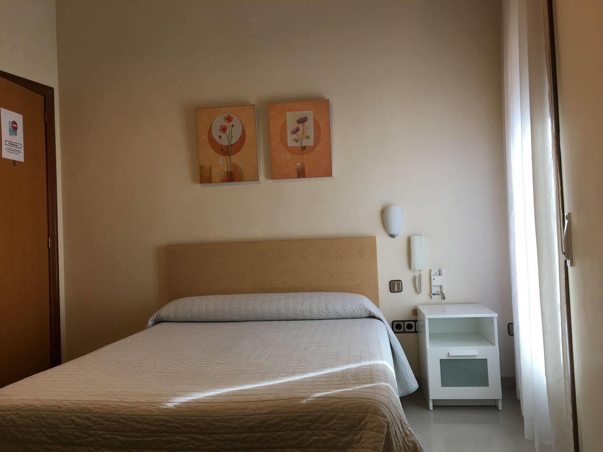 Hostal Cervantes Ξενοδοχείο Valdemoro Εξωτερικό φωτογραφία