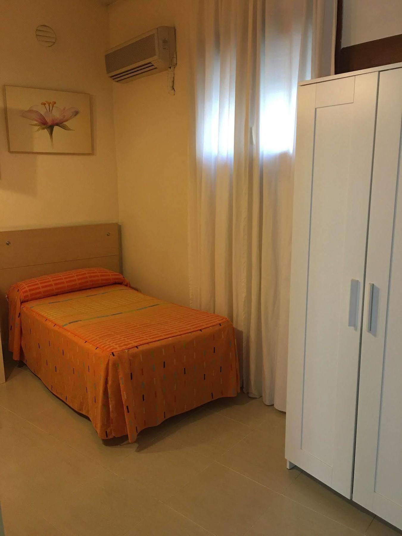 Hostal Cervantes Valdemoro Εξωτερικό φωτογραφία