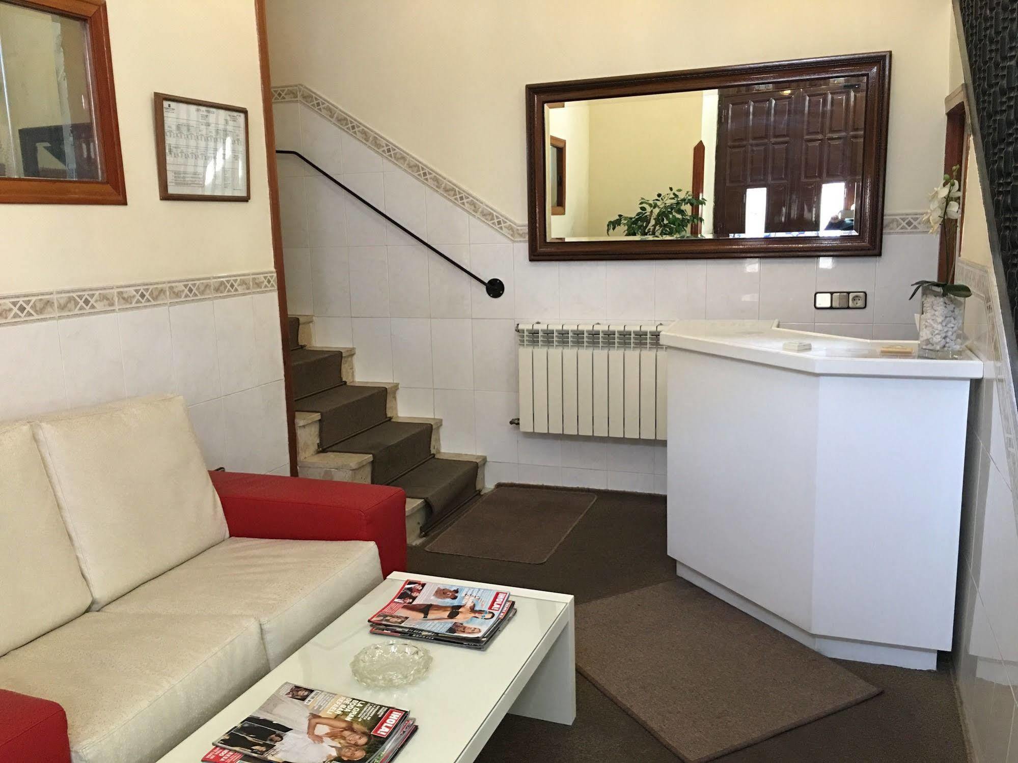 Hostal Cervantes Ξενοδοχείο Valdemoro Εξωτερικό φωτογραφία