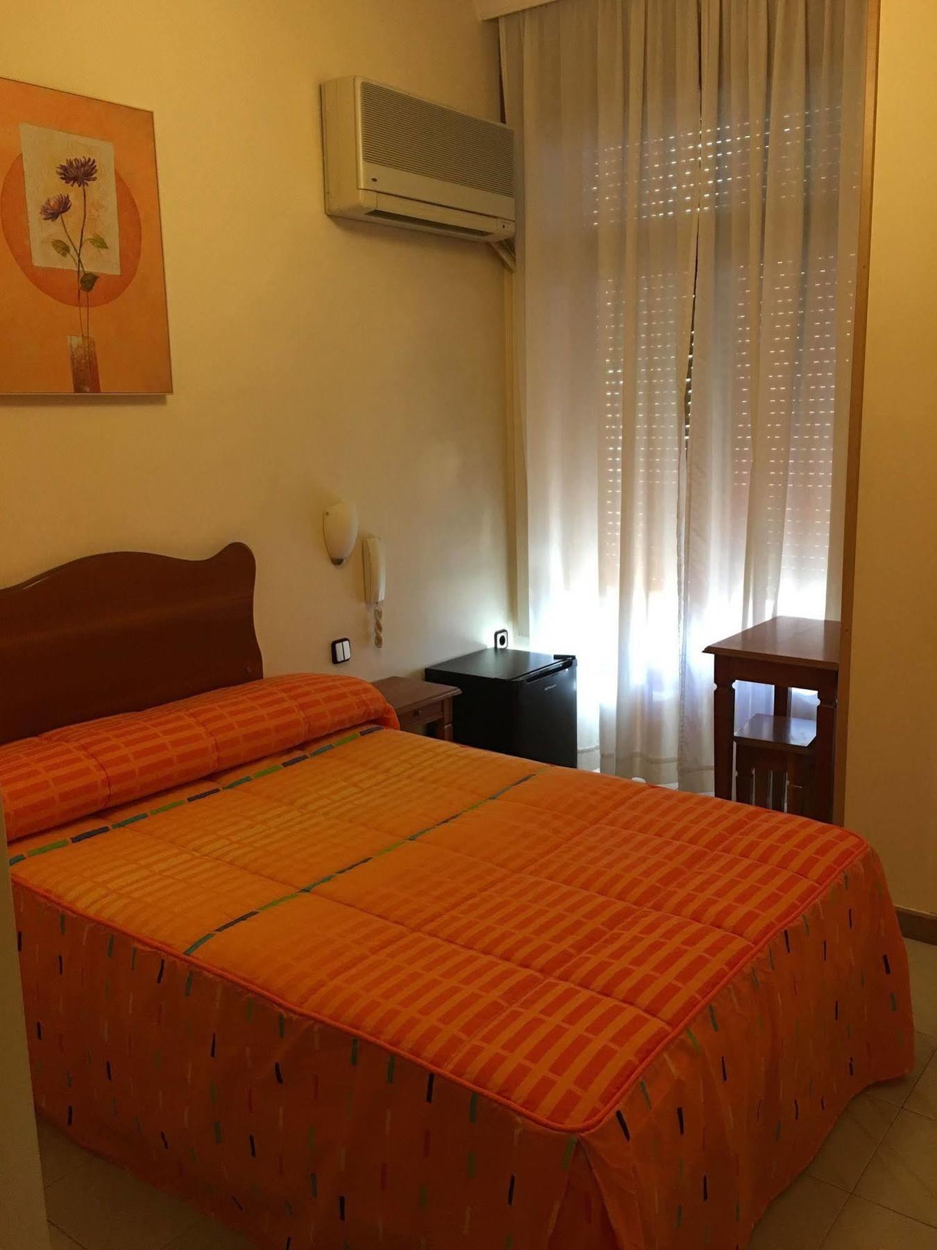 Hostal Cervantes Valdemoro Εξωτερικό φωτογραφία