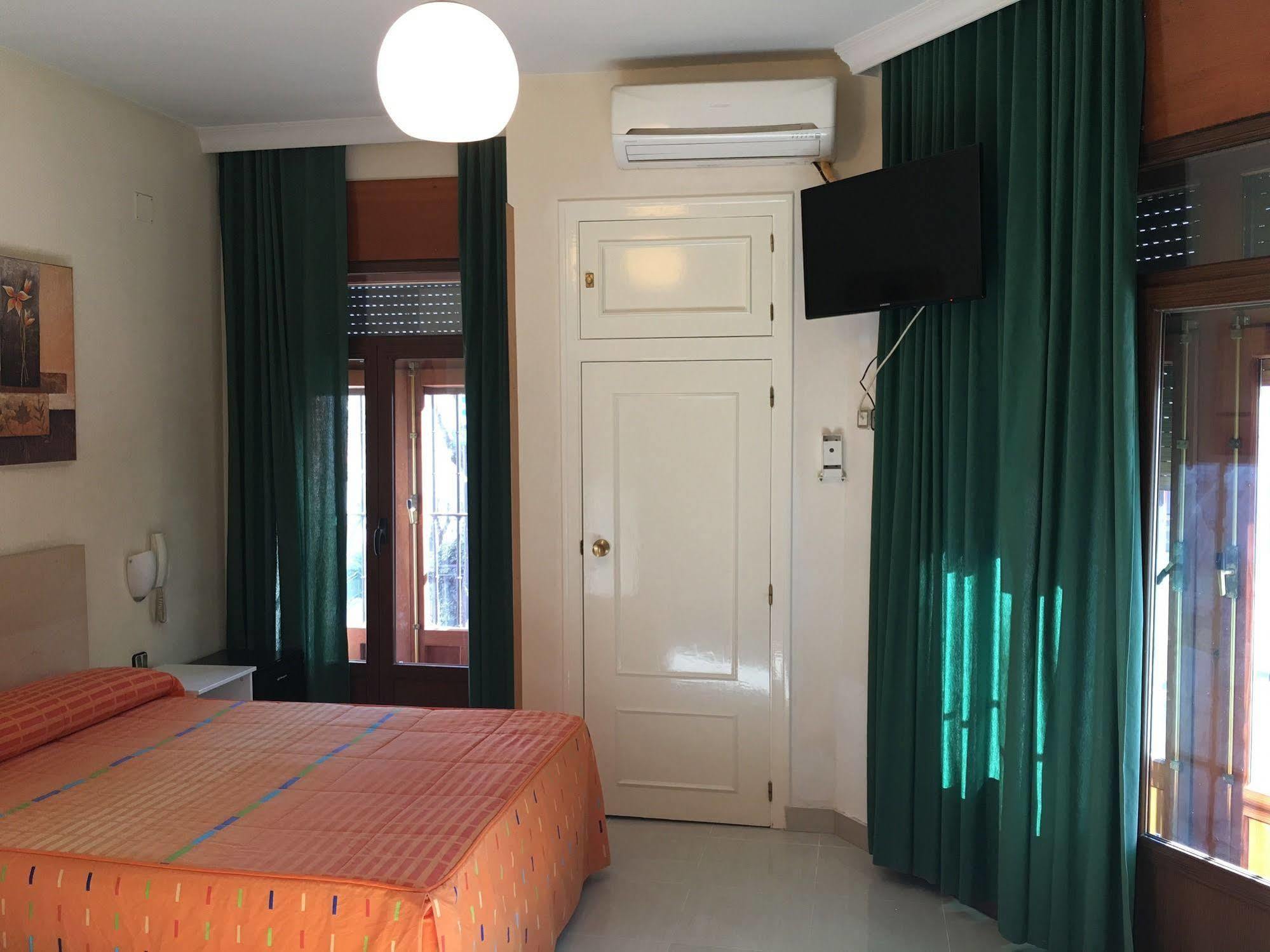 Hostal Cervantes Ξενοδοχείο Valdemoro Εξωτερικό φωτογραφία