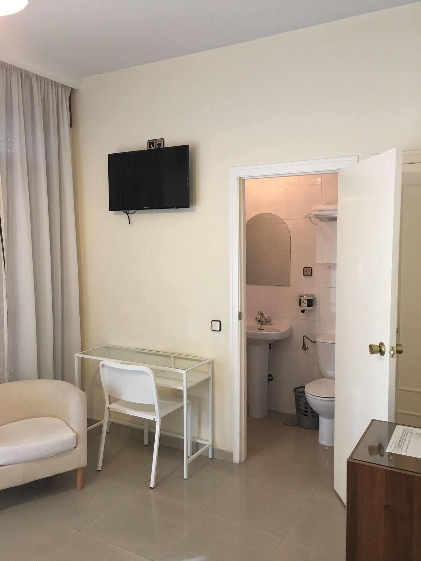 Hostal Cervantes Ξενοδοχείο Valdemoro Εξωτερικό φωτογραφία