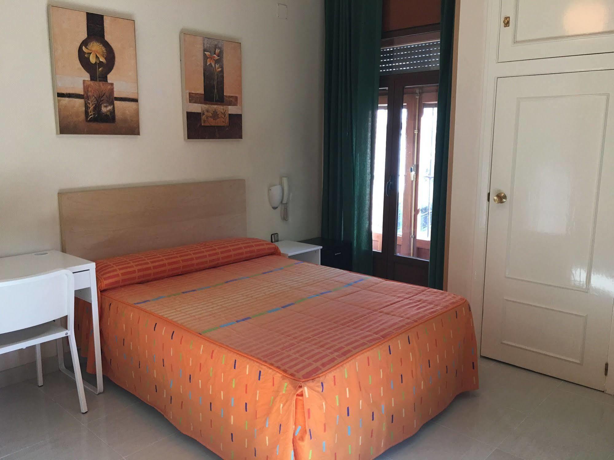 Hostal Cervantes Valdemoro Εξωτερικό φωτογραφία