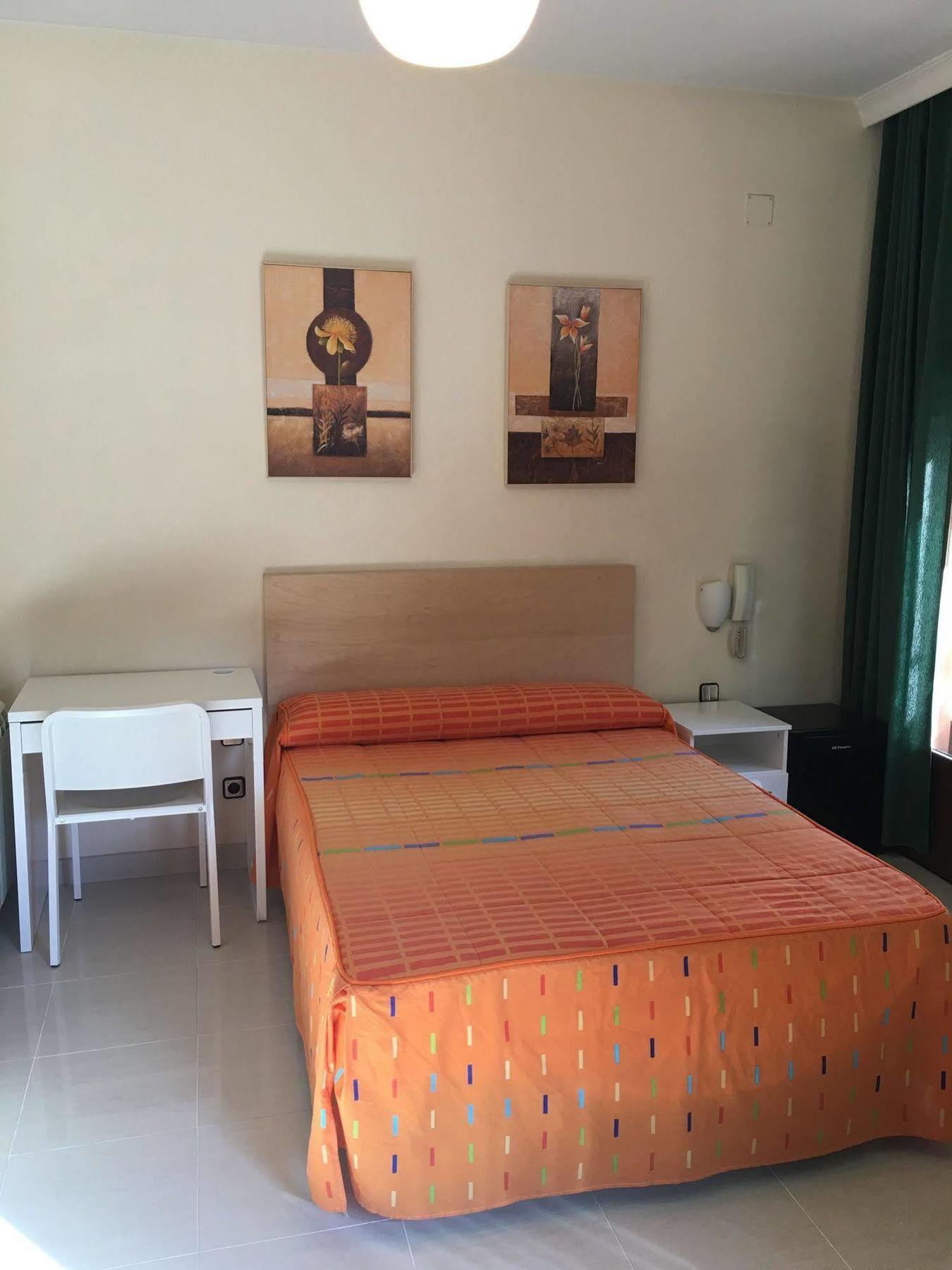 Hostal Cervantes Ξενοδοχείο Valdemoro Εξωτερικό φωτογραφία