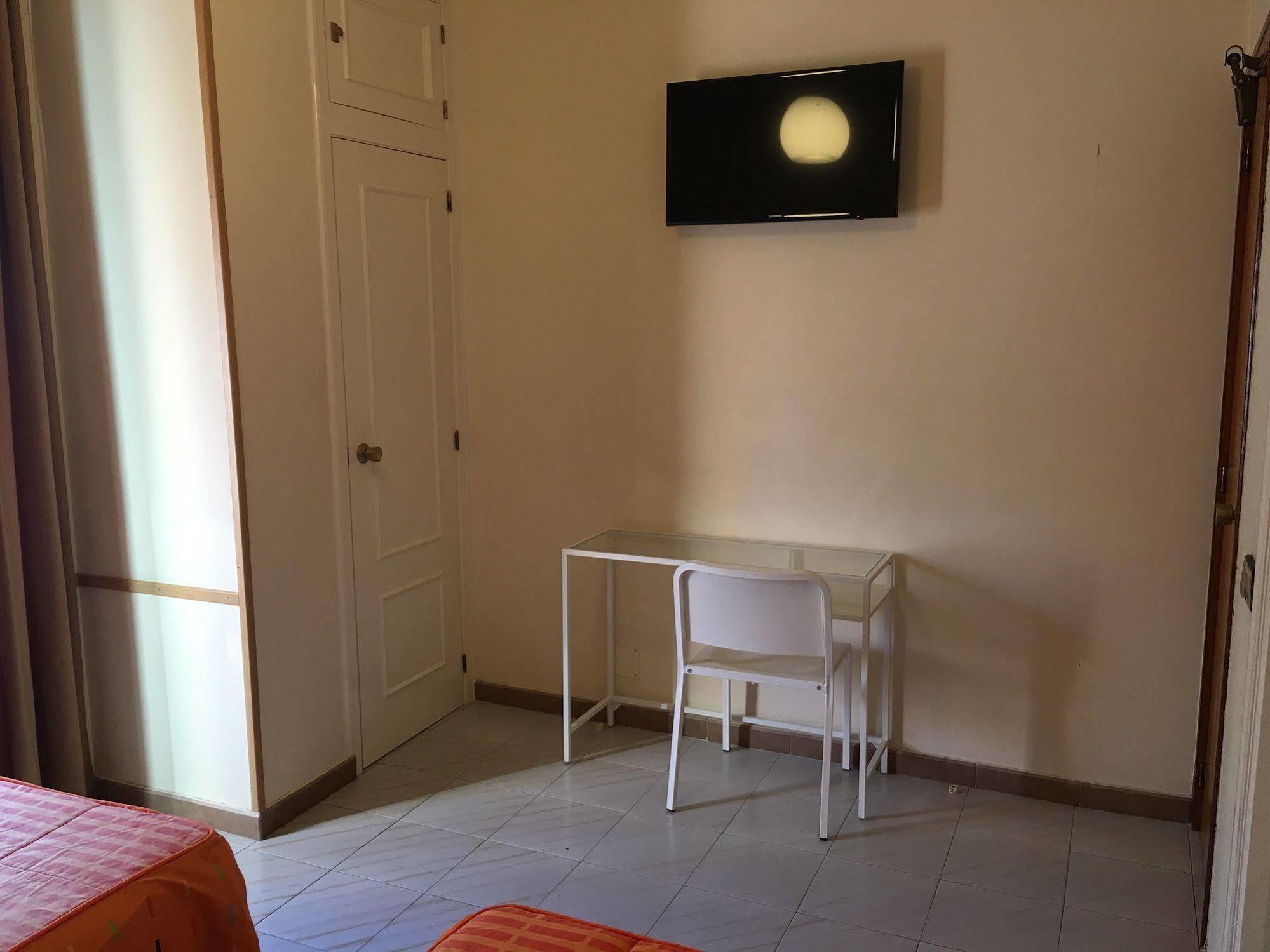 Hostal Cervantes Ξενοδοχείο Valdemoro Εξωτερικό φωτογραφία