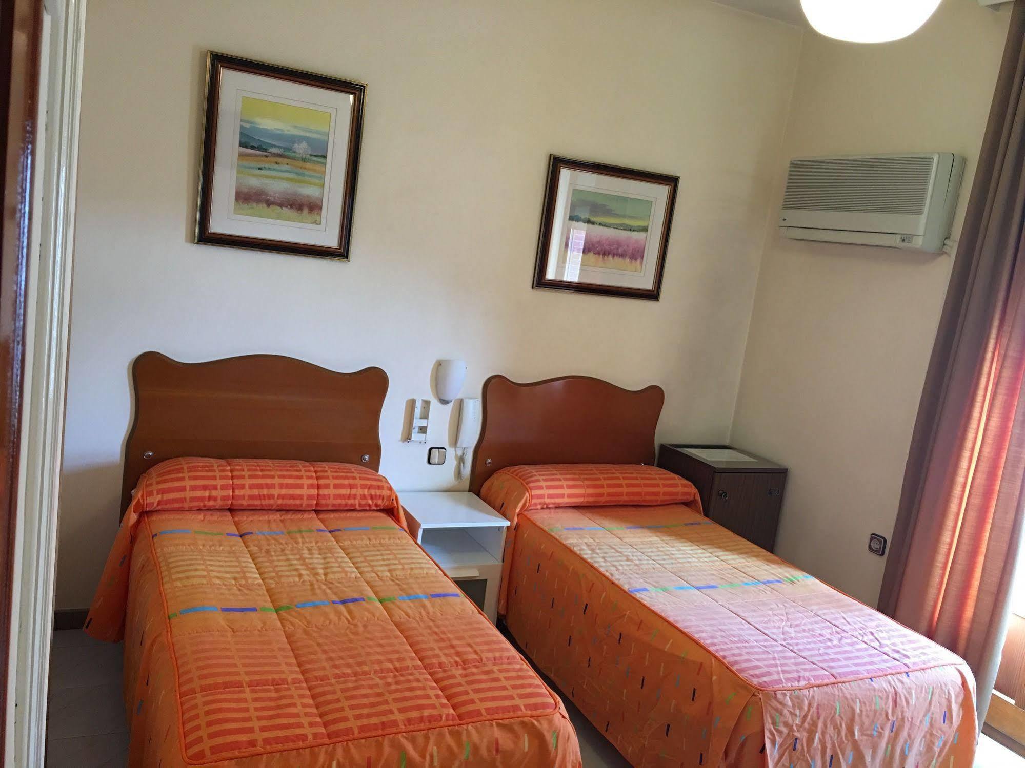 Hostal Cervantes Ξενοδοχείο Valdemoro Εξωτερικό φωτογραφία