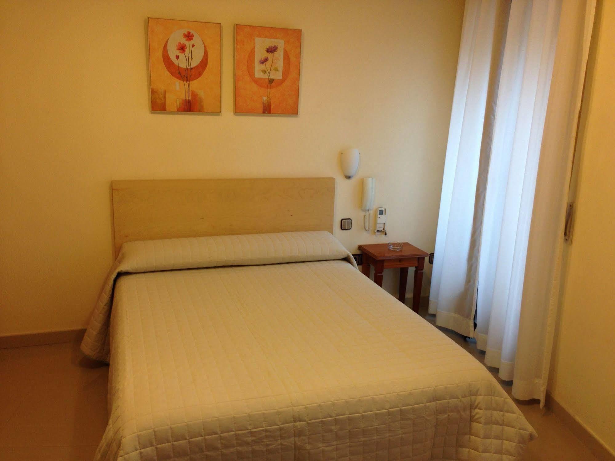 Hostal Cervantes Ξενοδοχείο Valdemoro Εξωτερικό φωτογραφία