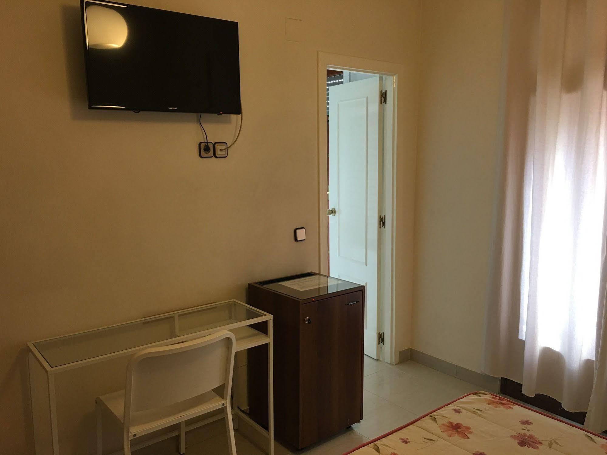 Hostal Cervantes Valdemoro Εξωτερικό φωτογραφία