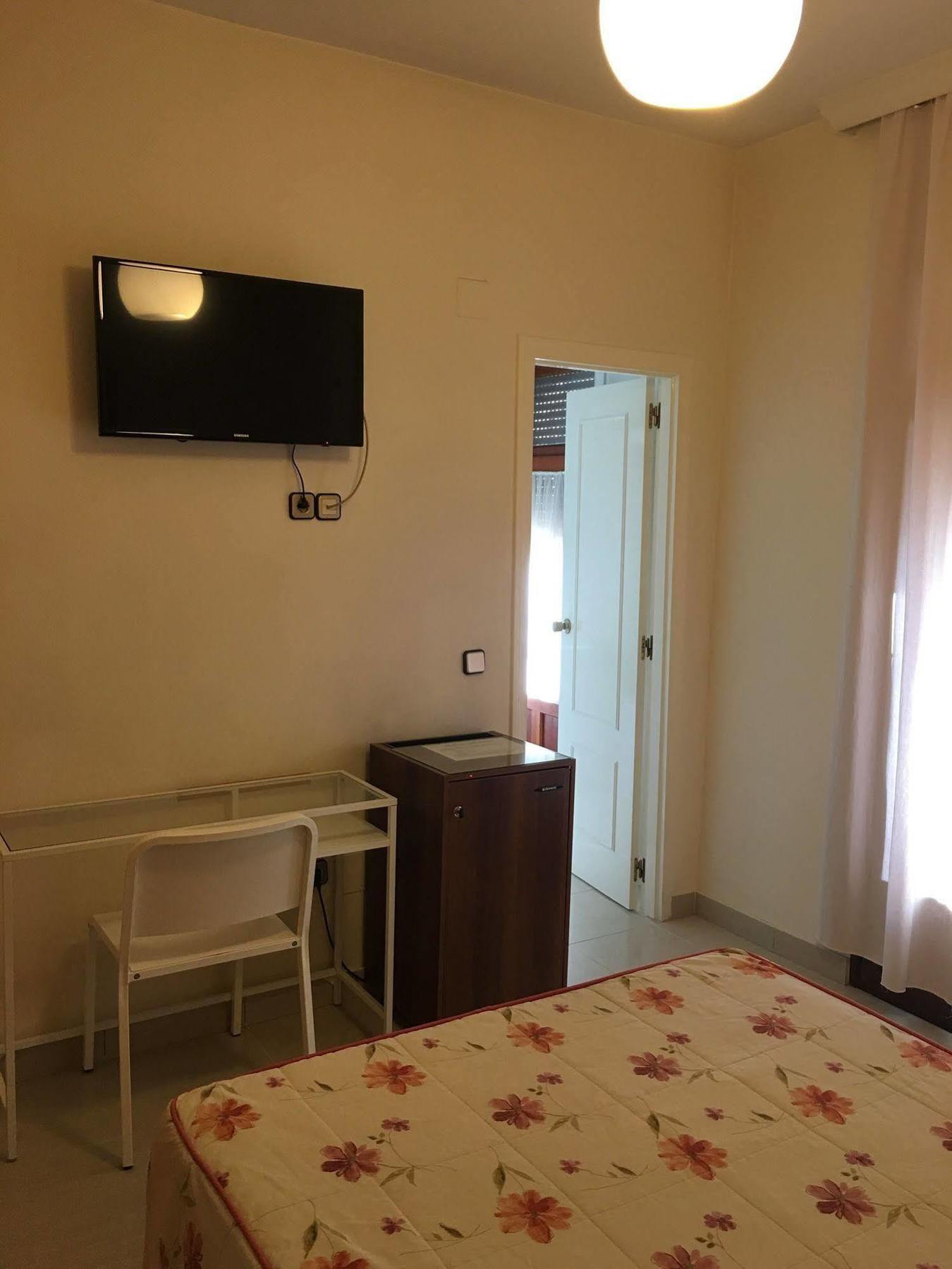 Hostal Cervantes Ξενοδοχείο Valdemoro Εξωτερικό φωτογραφία