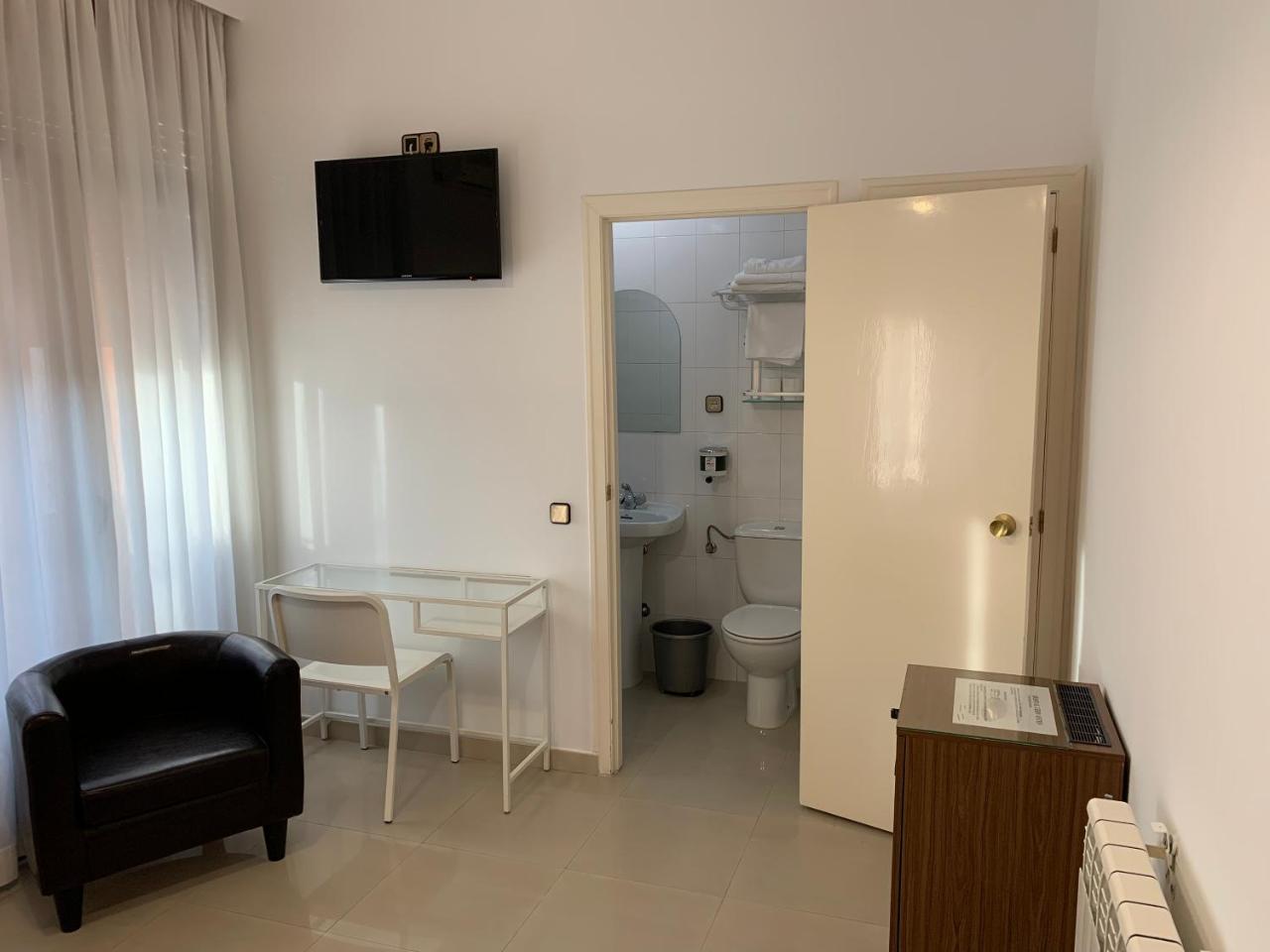 Hostal Cervantes Ξενοδοχείο Valdemoro Εξωτερικό φωτογραφία